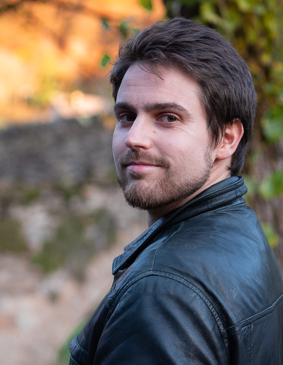 Photographie d'un homme en automne